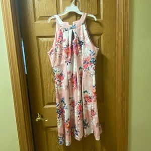 Floral dress with keyhole